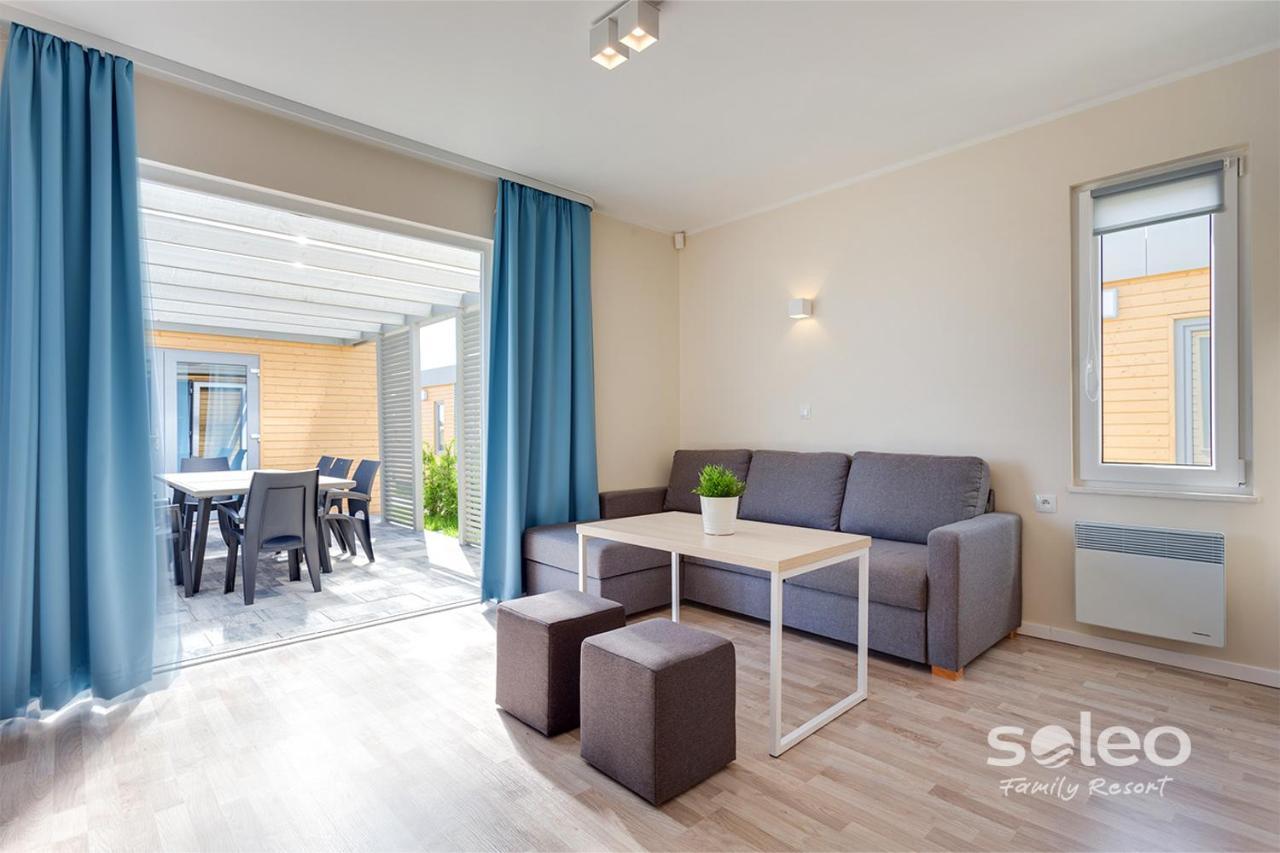 Soleo Family Resort - Domki 3 Min Od Morza - 3 Baseny, 4 Jacuzzi, Sauna, Animacje, Malpi Gaj, 3 Sale Zabaw, 4 Place Zabaw, 2 Restauracje Ревал Екстериор снимка