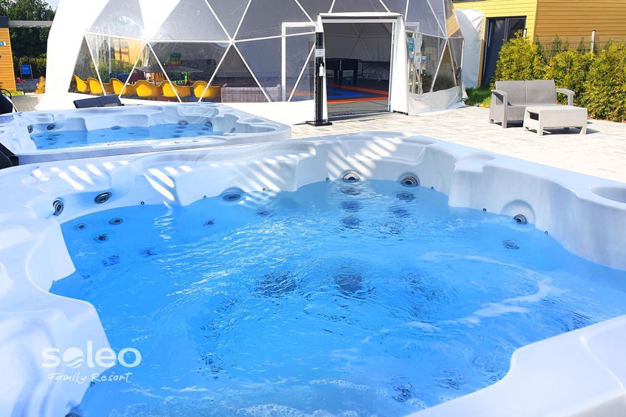 Soleo Family Resort - Domki 3 Min Od Morza - 3 Baseny, 4 Jacuzzi, Sauna, Animacje, Malpi Gaj, 3 Sale Zabaw, 4 Place Zabaw, 2 Restauracje Ревал Екстериор снимка