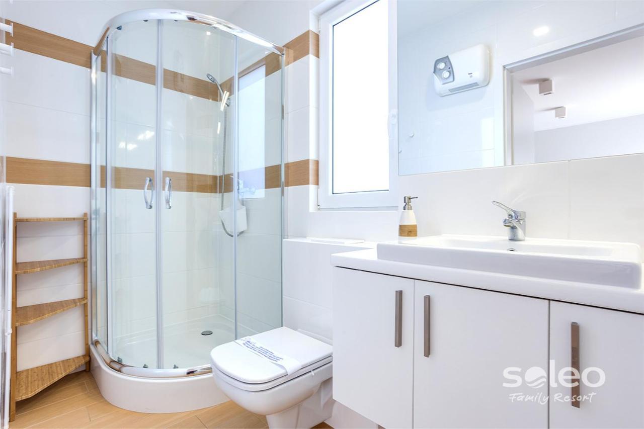 Soleo Family Resort - Domki 3 Min Od Morza - 3 Baseny, 4 Jacuzzi, Sauna, Animacje, Malpi Gaj, 3 Sale Zabaw, 4 Place Zabaw, 2 Restauracje Ревал Екстериор снимка
