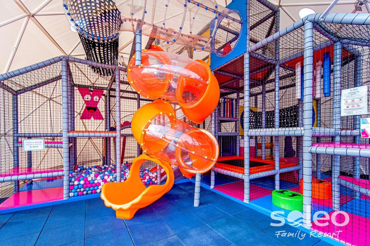 Soleo Family Resort - Domki 3 Min Od Morza - 3 Baseny, 4 Jacuzzi, Sauna, Animacje, Malpi Gaj, 3 Sale Zabaw, 4 Place Zabaw, 2 Restauracje Ревал Екстериор снимка
