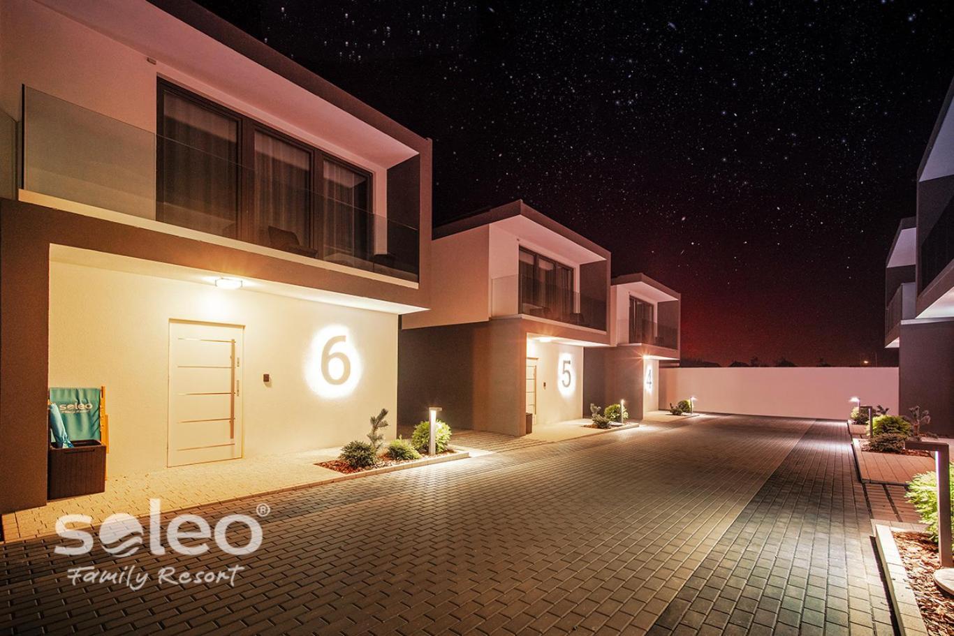 Soleo Family Resort - Domki 3 Min Od Morza - 3 Baseny, 4 Jacuzzi, Sauna, Animacje, Malpi Gaj, 3 Sale Zabaw, 4 Place Zabaw, 2 Restauracje Ревал Екстериор снимка